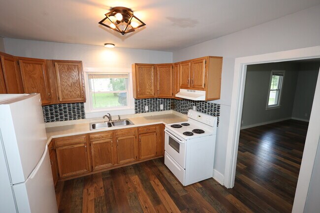 Building Photo - 2908 Pleasant Plain Ave