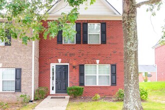 Building Photo - 3 Bed/2 Bath Townhouse in Douglasville!