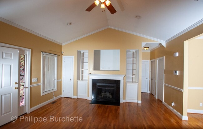 Building Photo - $1,800 – 3-bedroom, 2-bathroom house in Ro...