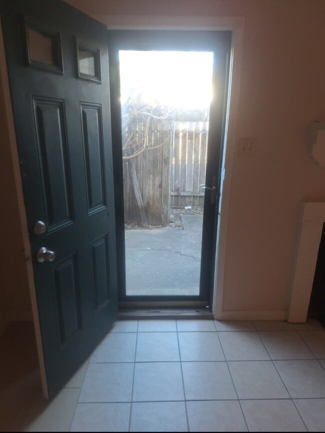 Building Photo - 2133 Shiveley Cir