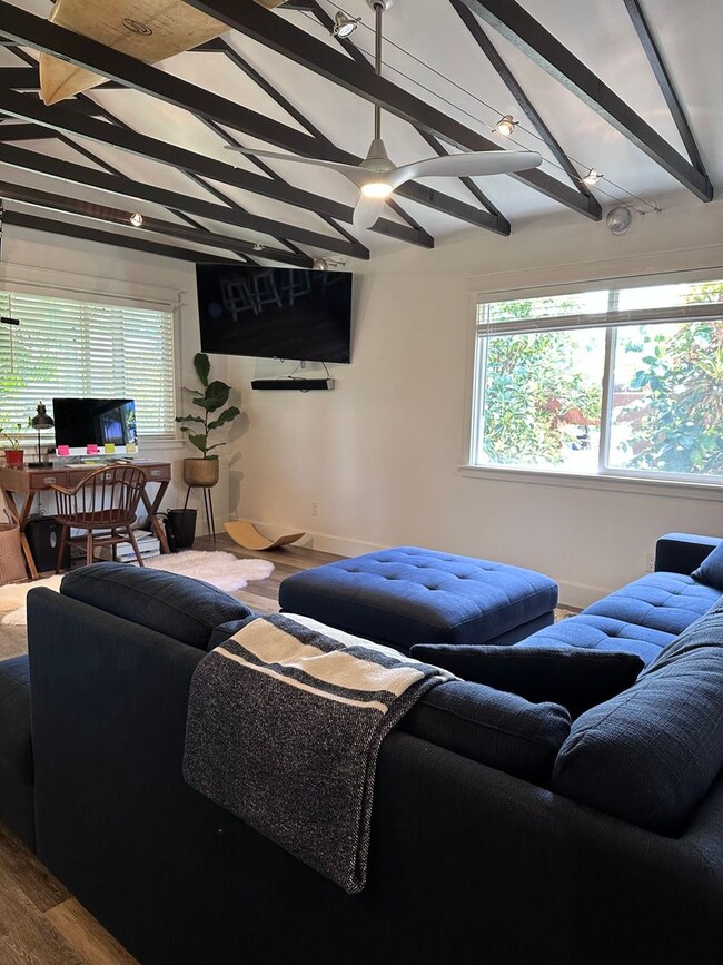 Building Photo - Spacious 3-Bed / 1.5-Bath Main House in Paia