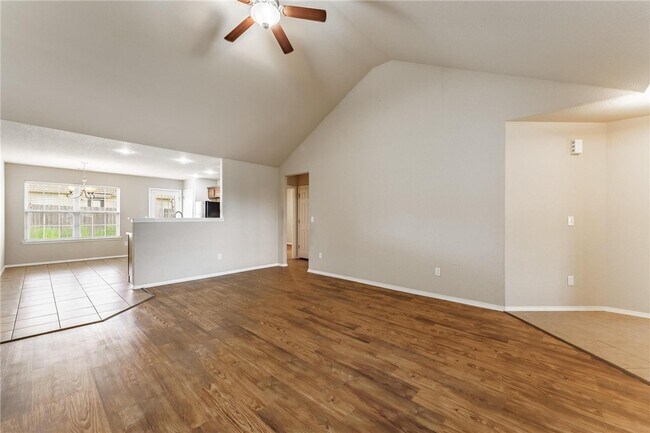 Building Photo - 530 Lasso Ln
