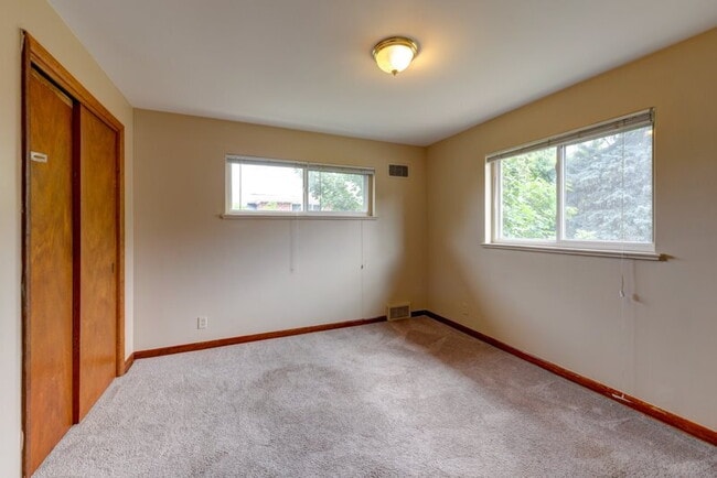 Building Photo - 4 Bed 2 Bath Close To UC Medical Center