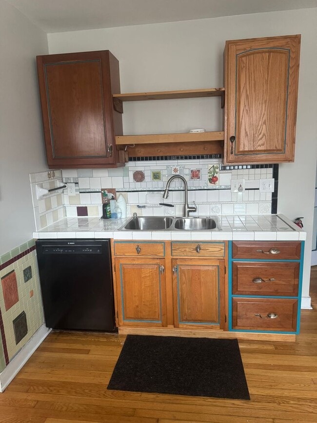 Building Photo - 201 Moore Ave