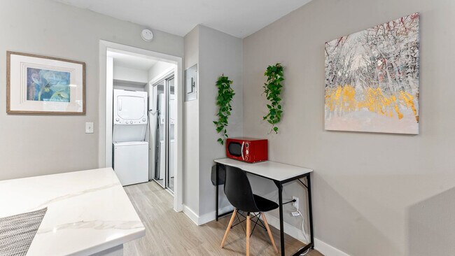 Building Photo - 6816 1/2 Great Northern Blvd