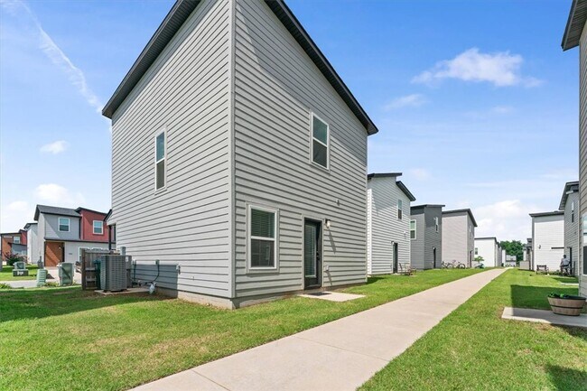 Building Photo - 941 Ventnor Ave