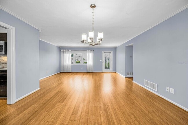 Building Photo - 1387 Hill Dr