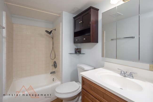 Building Photo - 1535 Punahou St