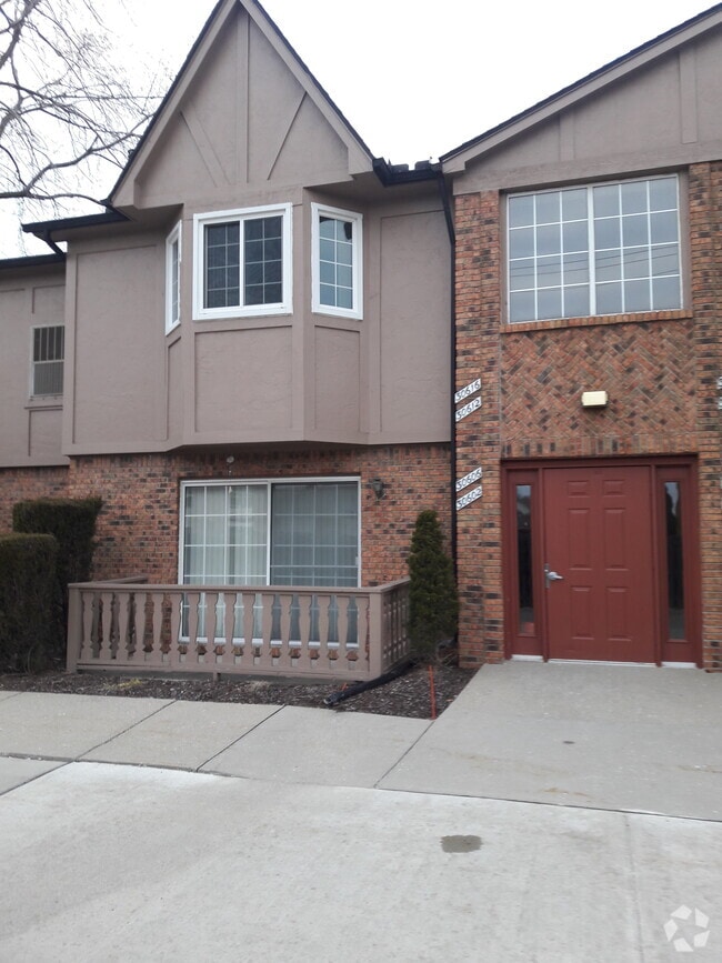 Building Photo - 30602 Oakridge Manor Dr