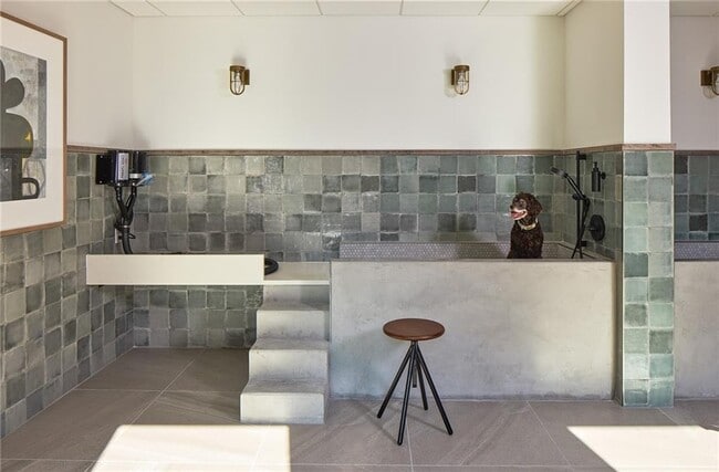 Building Photo - 1081 Juniper St NE