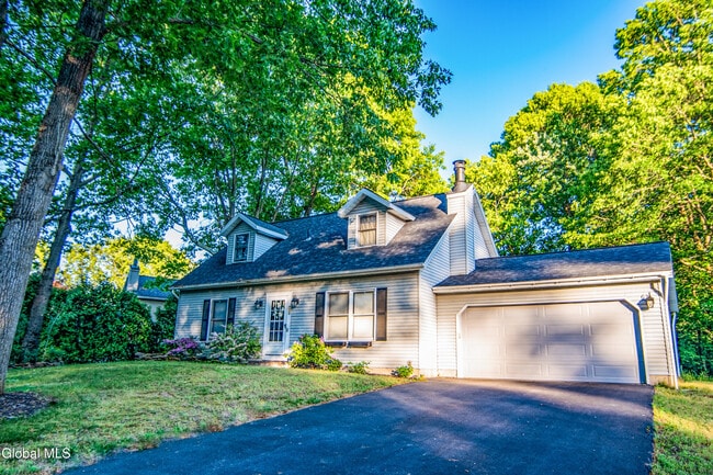 Primary Photo - 15 Longwood Dr
