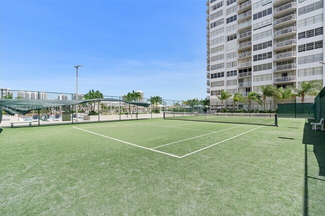 Building Photo - 18031 Biscayne Blvd