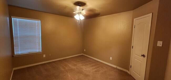 Building Photo - 5605 Settlers Ct