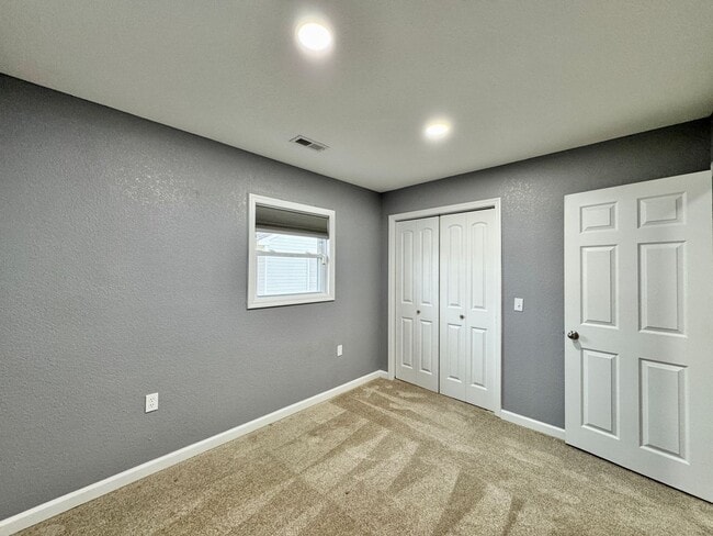 Building Photo - Fully-Updated 1st-Time Rental! Ready NOW! Pet Friendly w/Large, Detached Garage Workshop!