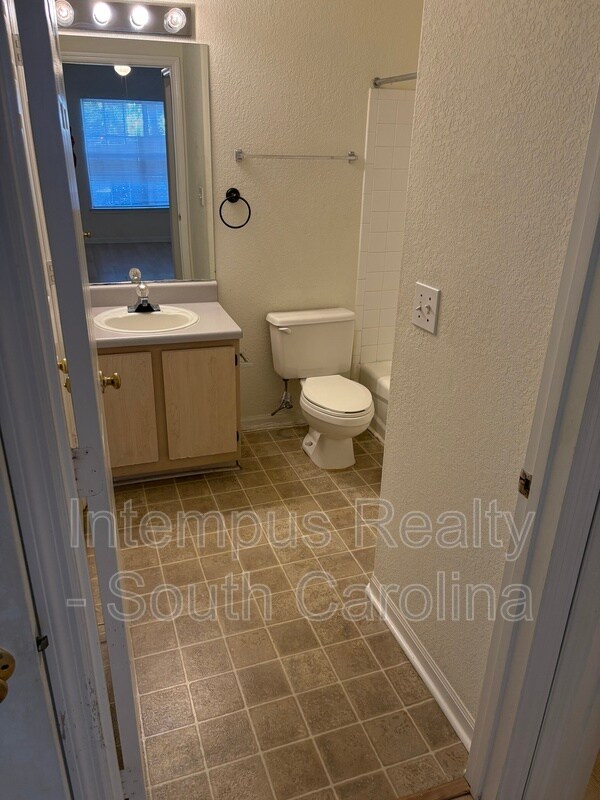 Building Photo - 897 Fording Island Rd