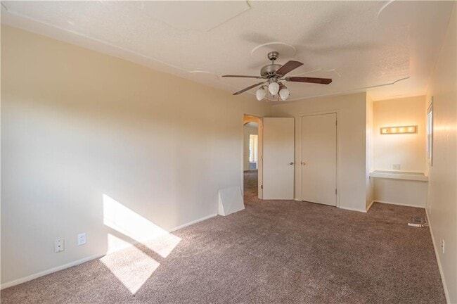 Building Photo - 40 Glenview Dr