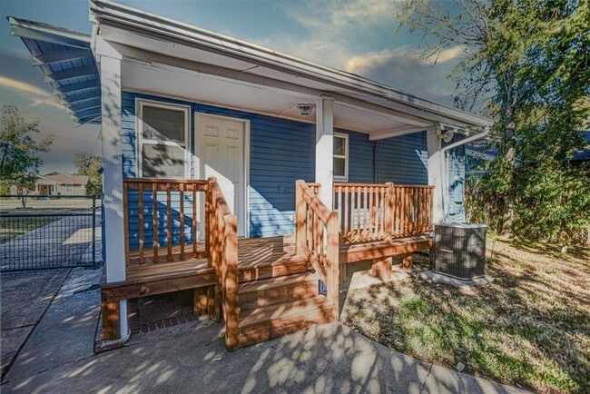 Building Photo - 1118 NW 33rd St