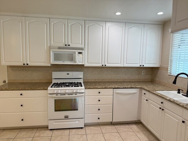 Building Photo - 2777 N Galley St