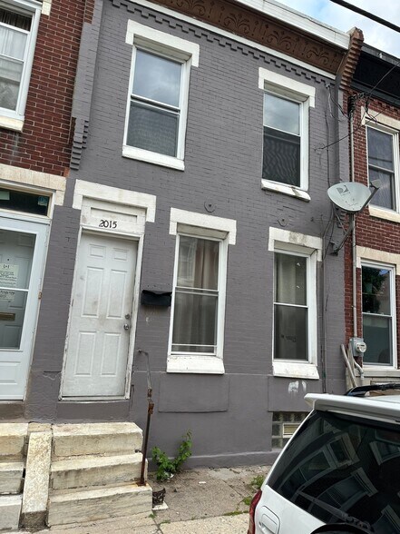 Building Photo - 2015 Mountain St