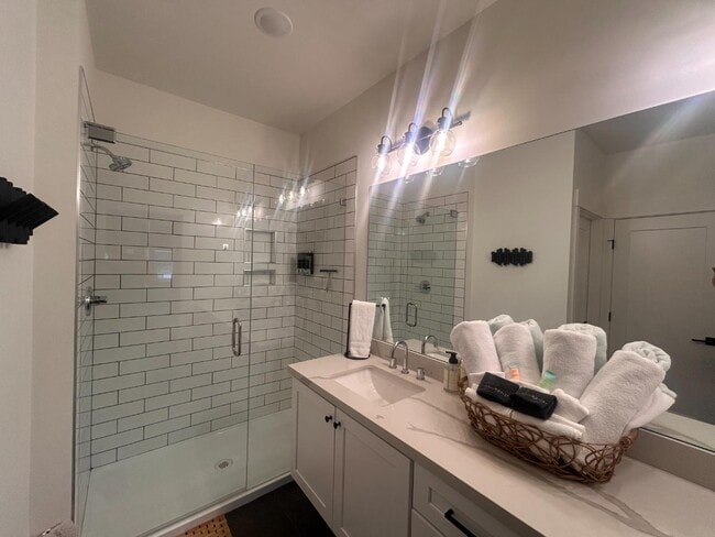 Building Photo - 307 Talons Dr