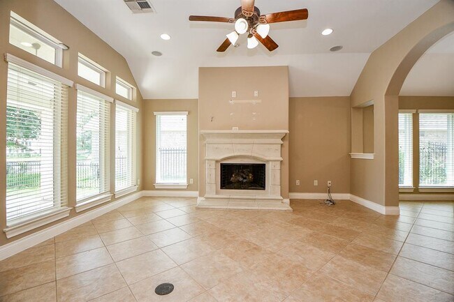 Building Photo - 26115 Serenity Oaks Dr