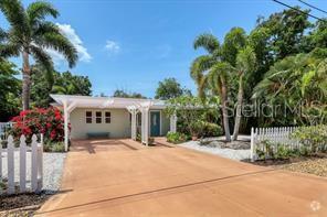 Building Photo - 7860 Holiday Dr