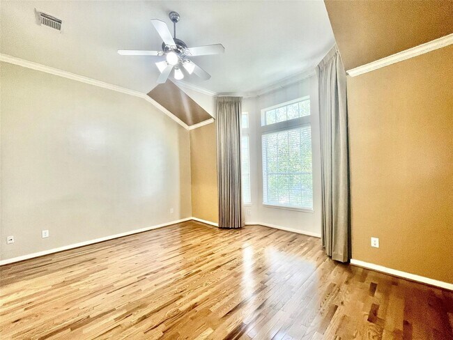 Building Photo - 32 Waugh Dr