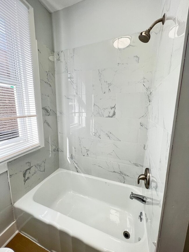 Building Photo - Gorgeous 4b/1.5b Home! Section 8 only!