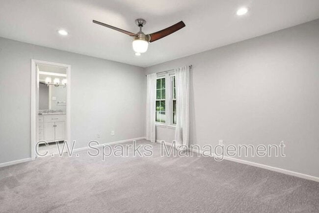 Building Photo - 7615 Woodthrush Dr