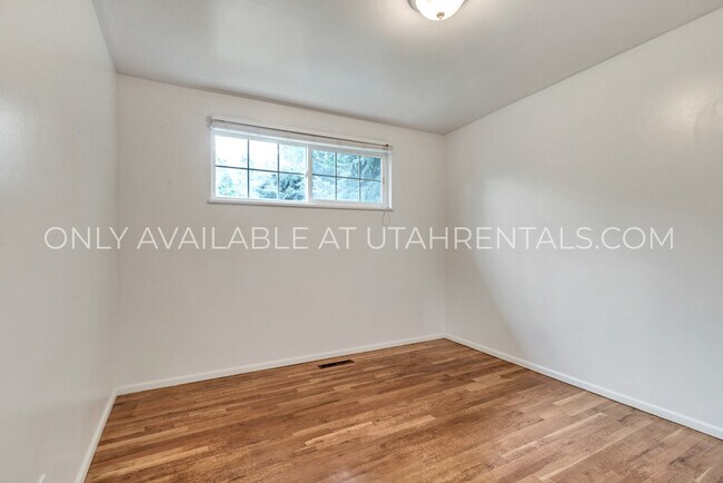 Building Photo - 4270 S Monarch Way