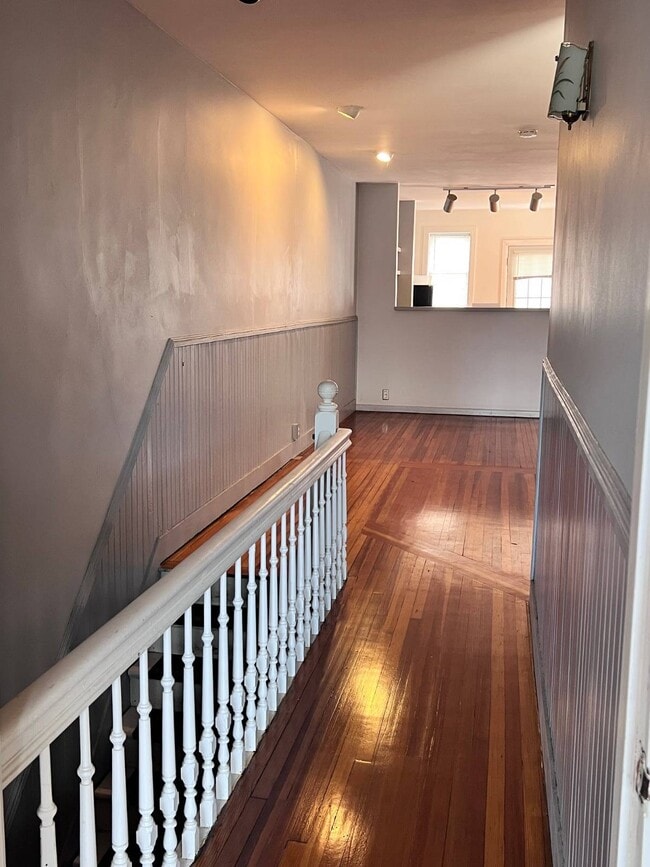 Building Photo - 137 S Ferry St