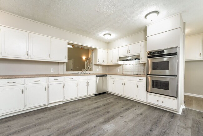Building Photo - 3387 Pembrook Farm Way SW