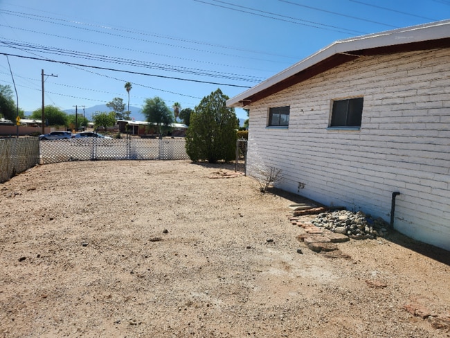 Building Photo - 7049 E Elbow Bay Dr