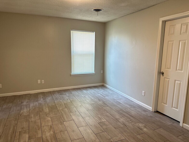 Building Photo - 29 Markwest Cv