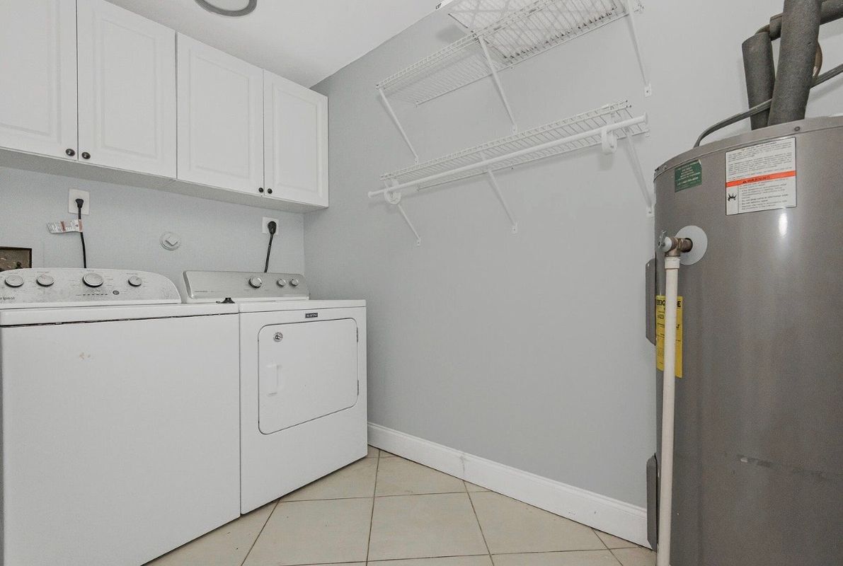 Building Photo - 161 Meadows Dr