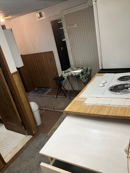 Kitchenette from bdrm view - 764 Lenore Ln