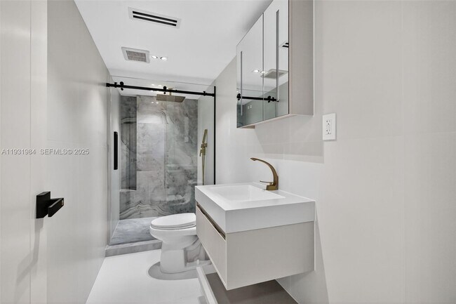 Building Photo - 3830 NE 171 St