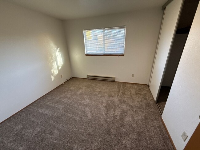 Building Photo - NE 3 Bdrm House, 2 Bath, New Carpet & Pain...
