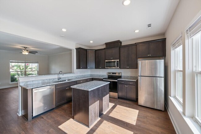 Building Photo - 842 Westcott Ln