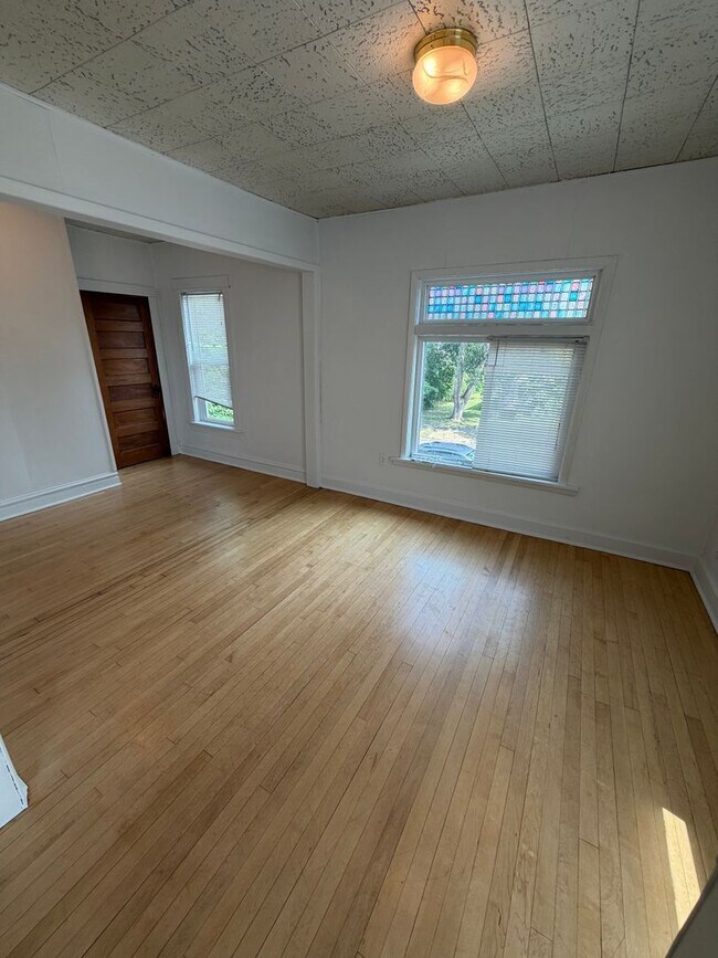 Building Photo - 409 N 51st Ave W