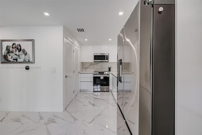 Building Photo - 250 NW 129th Ave