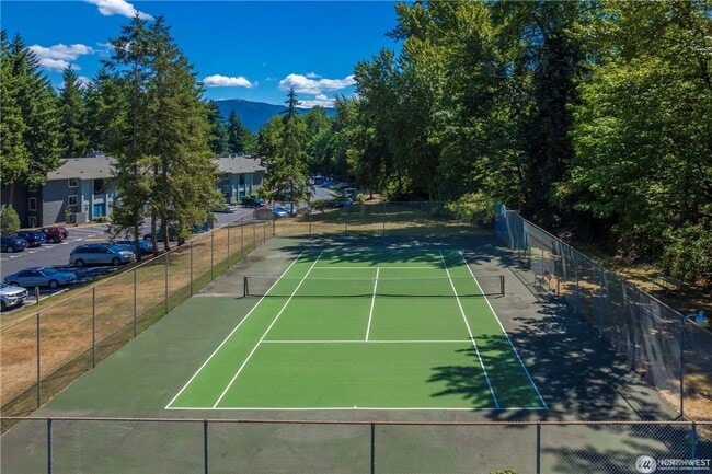 Building Photo - 4641 W Lake Sammamish Pkwy SE