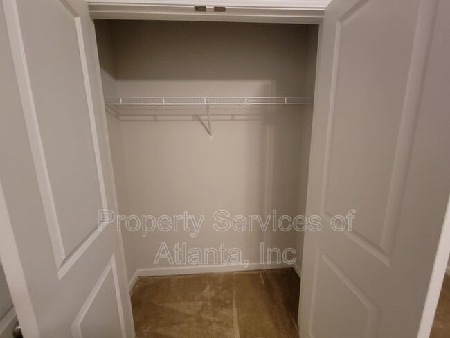 Building Photo - 833 Royal Red Ct