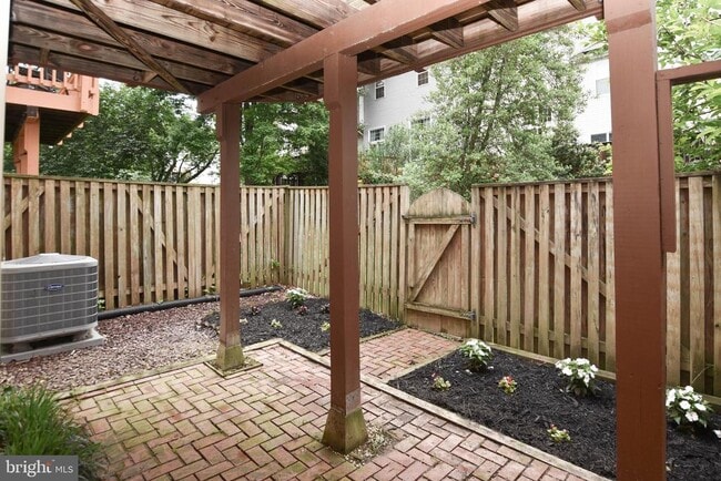 Building Photo - 5843 Wye Oak Commons Ct