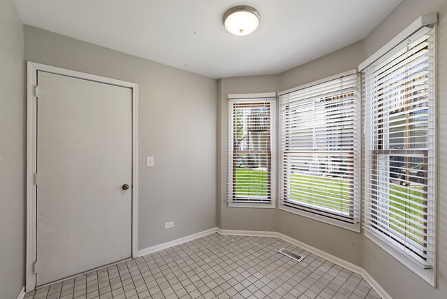 Building Photo - 485 Nicole Dr