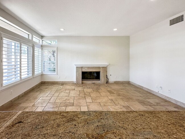Building Photo - Beautiful Marina Hills Home!