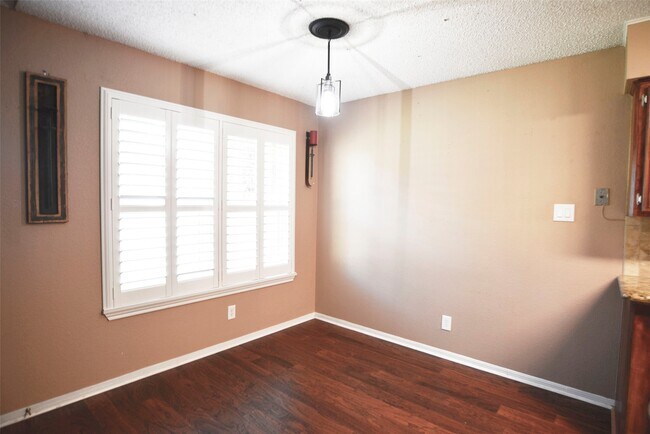 Building Photo - 3009 Rose Ln