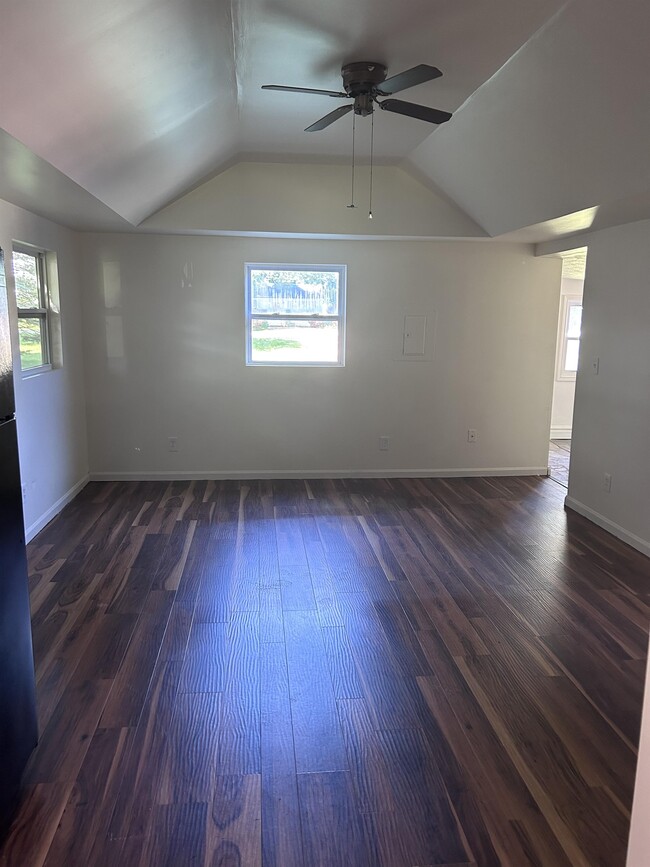 Building Photo - 430 N 4th St