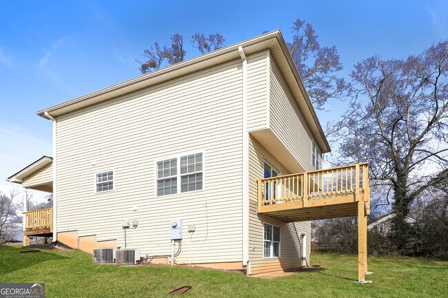 Building Photo - 2 Wingfoot Trail