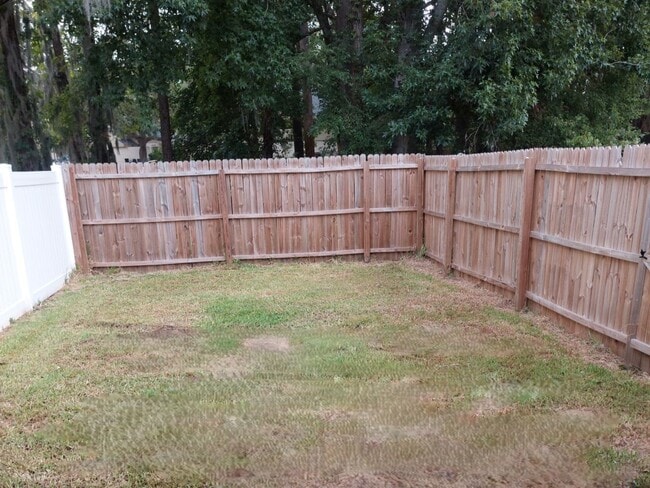 Building Photo - 2/2 in Whispering Pines - Close to shoppin...